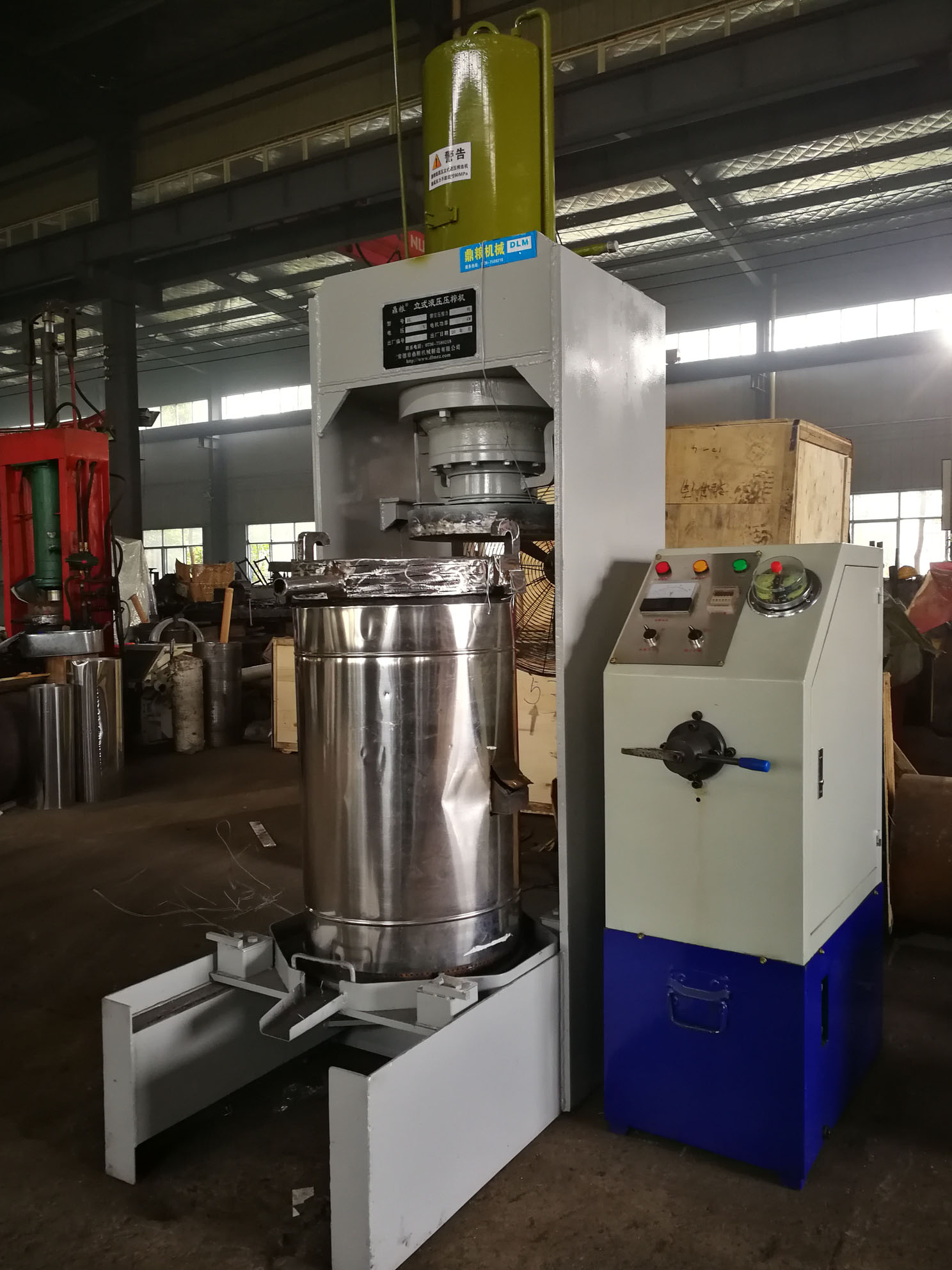 不銹鋼超高壓立式液壓壓榨機，果汁壓榨機，果渣壓榨機，藥材壓榨，油渣處理，白土壓榨